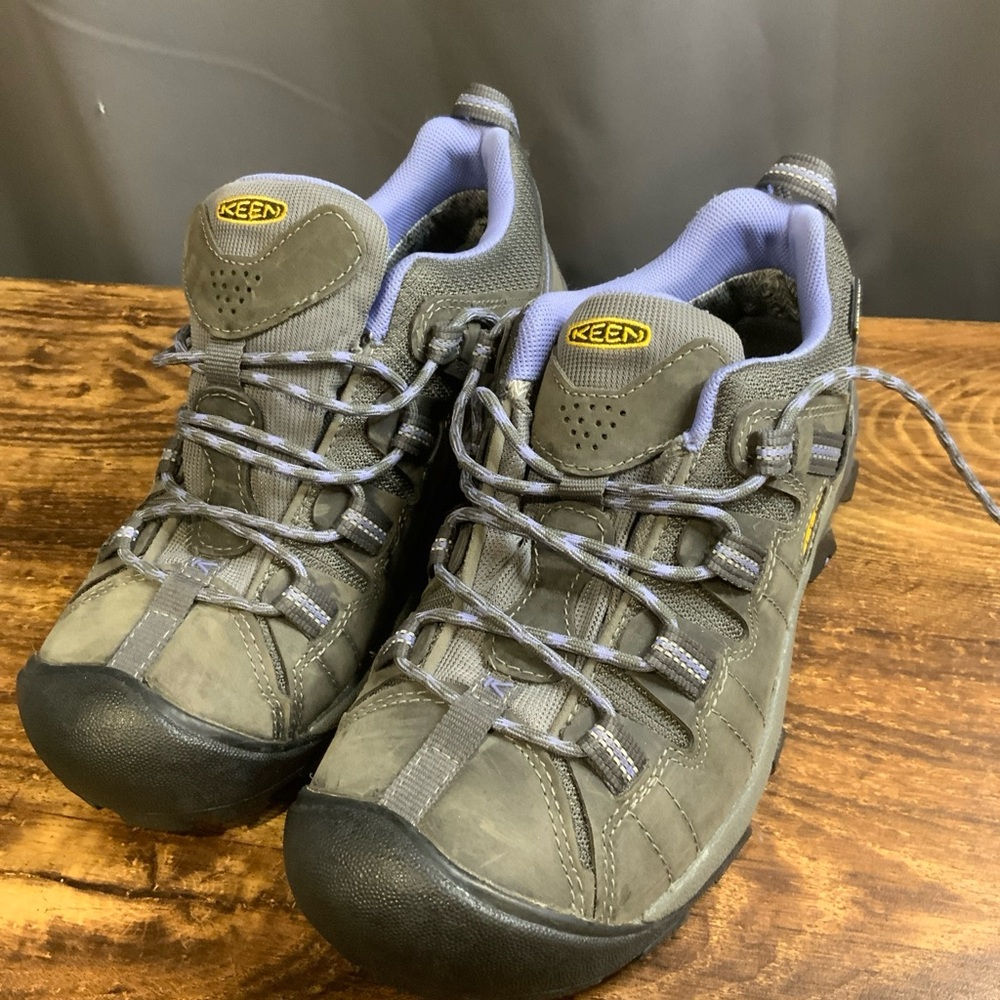 Keen Women Targhee size 9. Like new